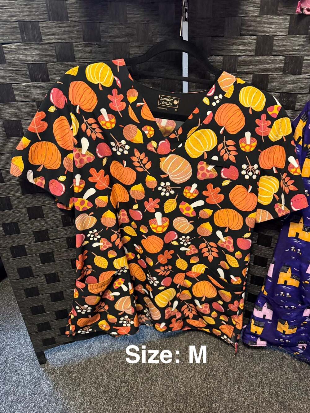 Sanibel Scrubs Fall Pumpkin Leaf Print V-Neck Scrub Top Size M